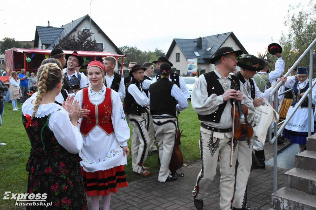 Zabawa taneczna w Sierakowicach