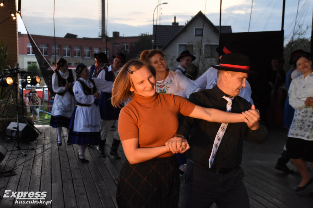 Zabawa taneczna w Sierakowicach