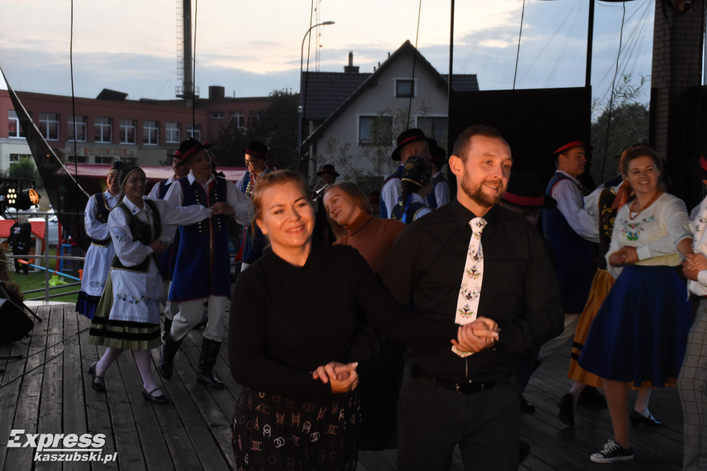Zabawa taneczna w Sierakowicach