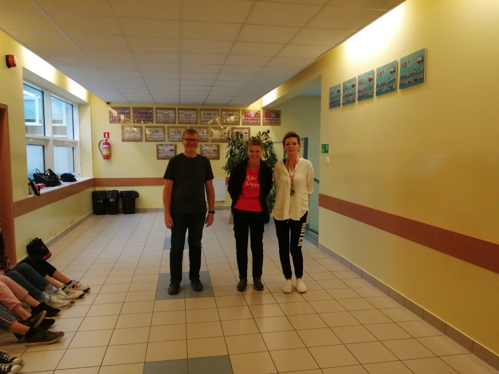 Prace nad pokojem zagadek w SP Miechucino