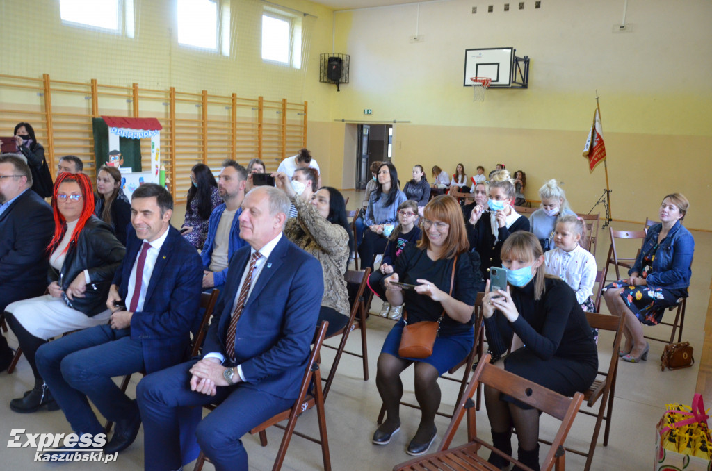 Pasowanie na ucznia w SP nr 1 w Żukowie