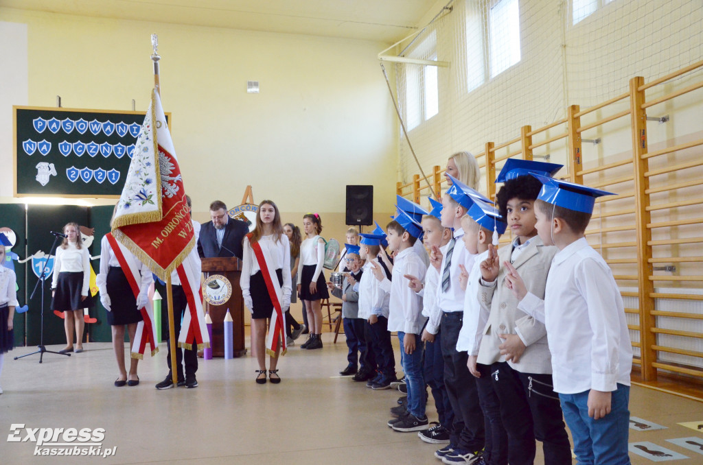 Pasowanie na ucznia w SP nr 1 w Żukowie