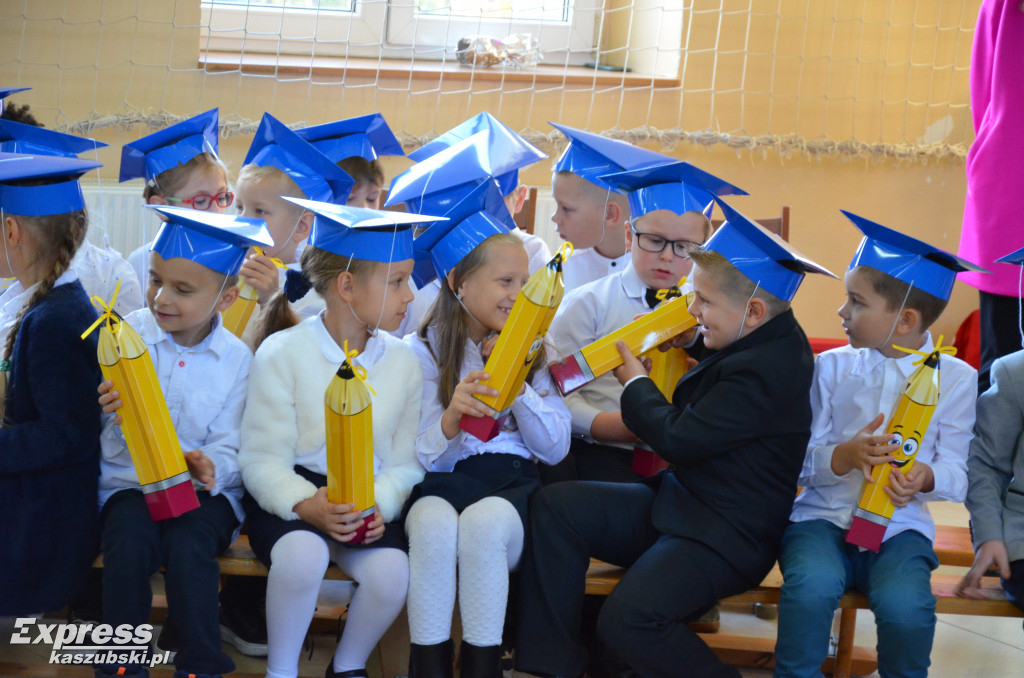 Pasowanie na ucznia w SP nr 1 w Żukowie