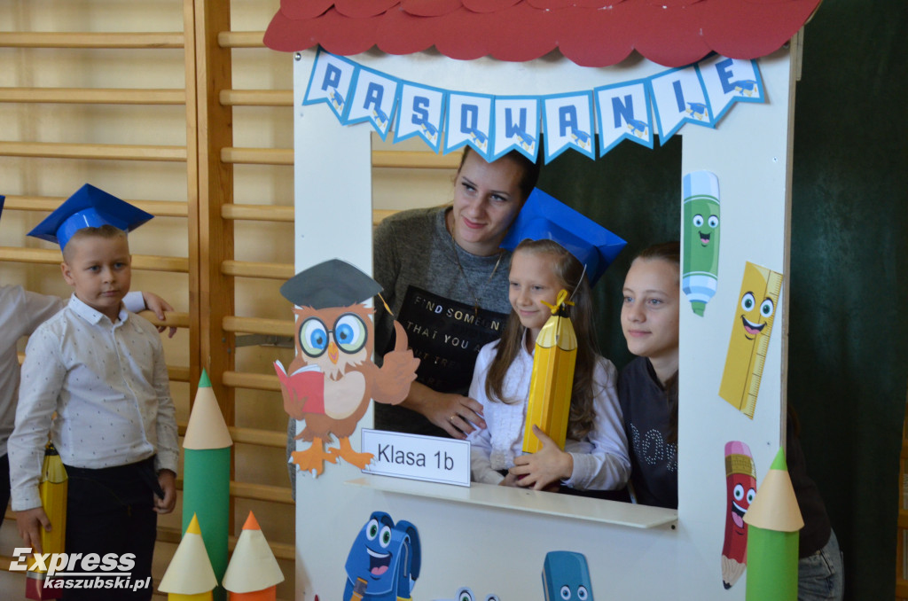 Pasowanie na ucznia w SP nr 1 w Żukowie