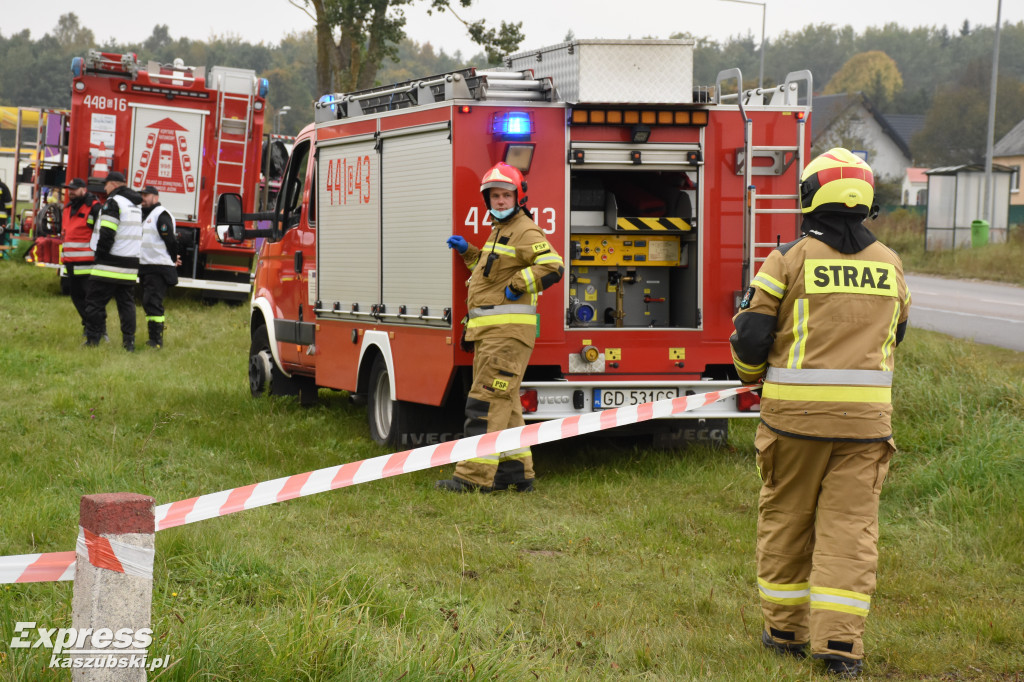 Ćwiczenia strażaków na przejeździe kolejowym w Lesznie