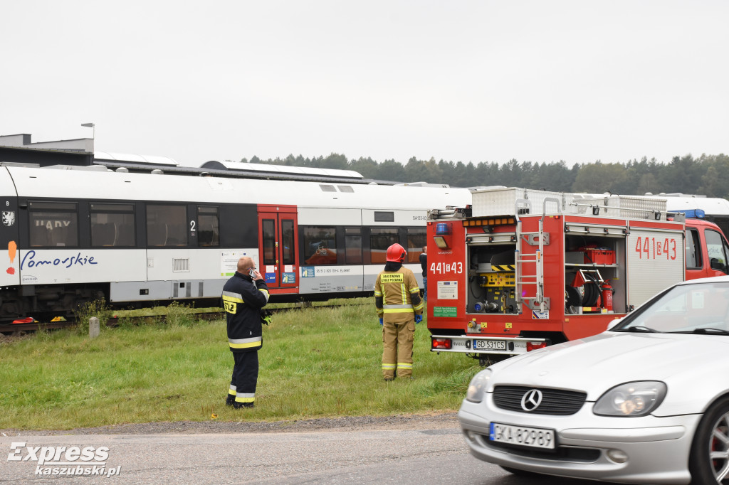 Ćwiczenia strażaków na przejeździe kolejowym w Lesznie