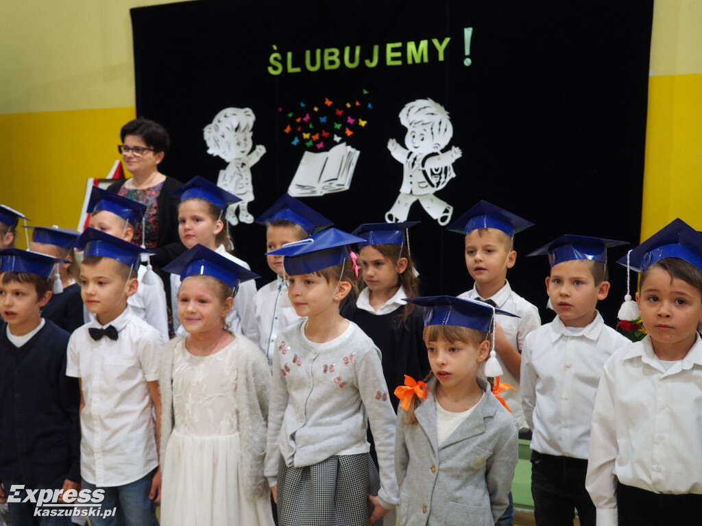Ślubowanie pierwszaków w SP w  Pępowie