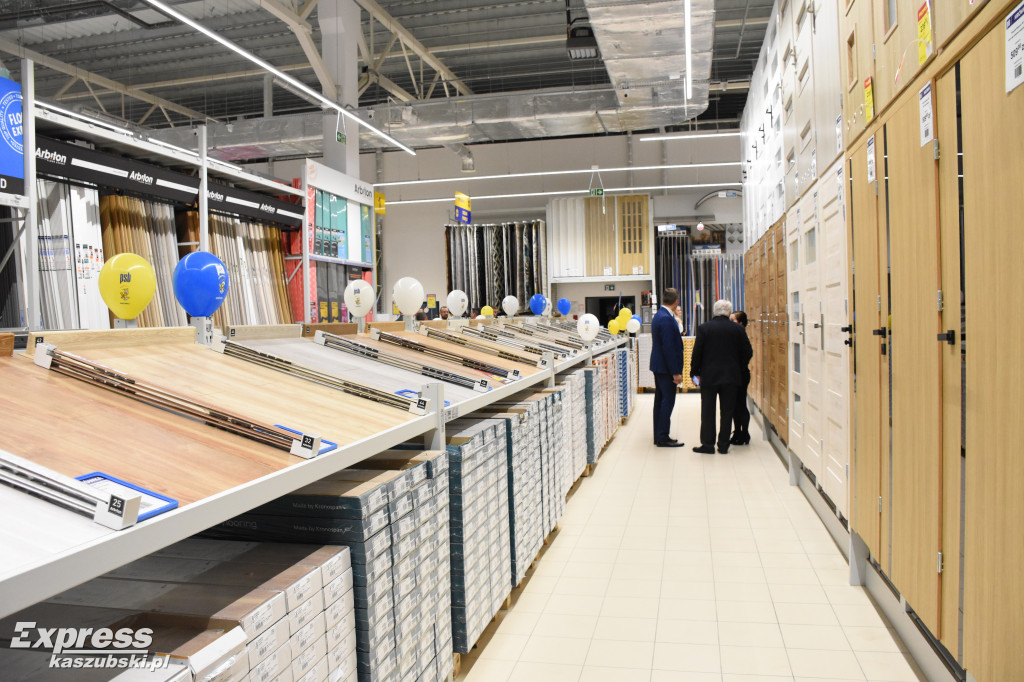 Market Mrówka w Sierakowicach - poświęcenie obiektu