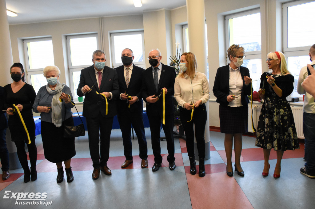 Rozbudowana szkoła w Łapalicach