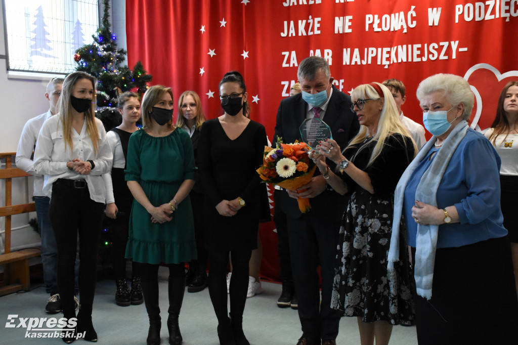 Rozbudowana szkoła w Łapalicach