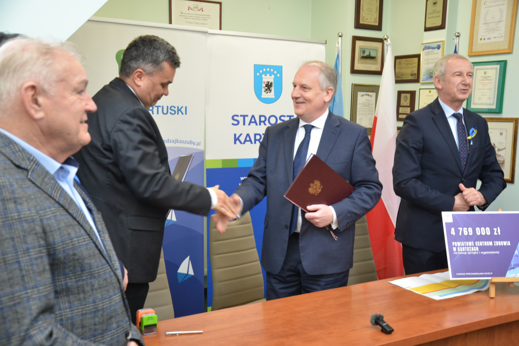 Podpisanie umowy na sprzęt dla szpitala