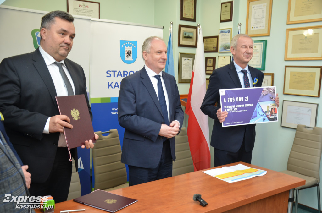 Podpisanie umowy na sprzęt dla szpitala