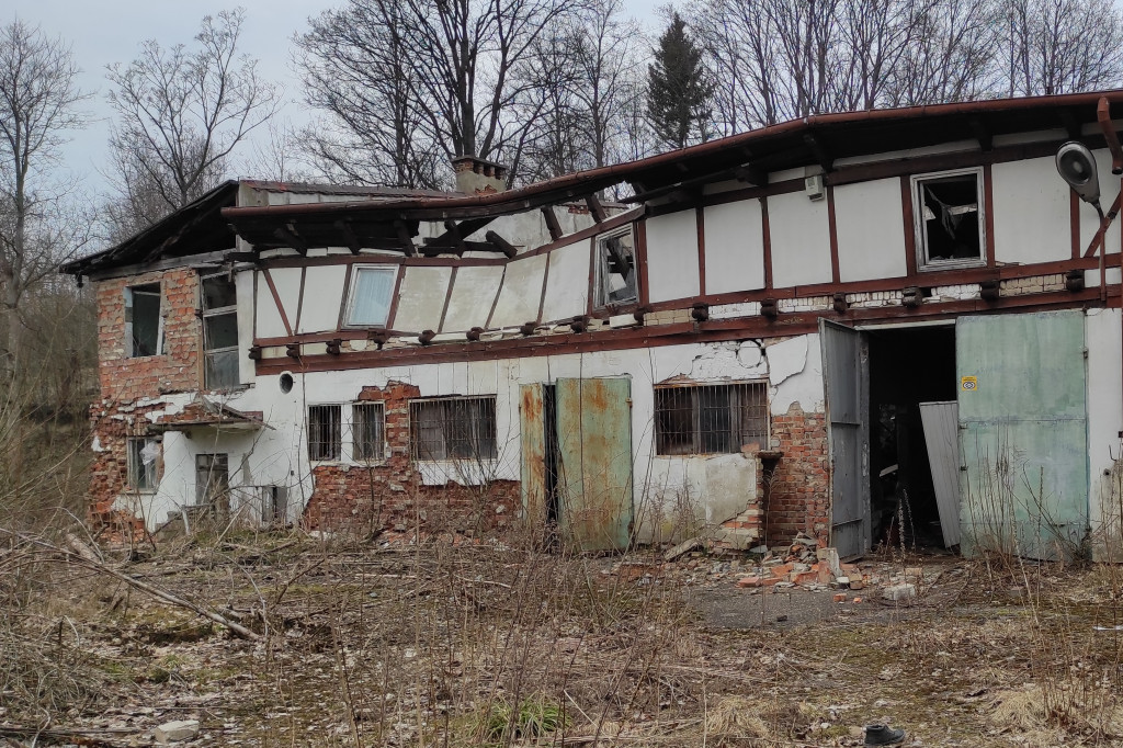 Niszczejący budynek starego browaru w Kartuzach