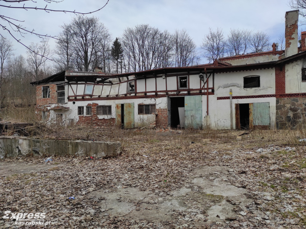 Niszczejący budynek starego browaru w Kartuzach