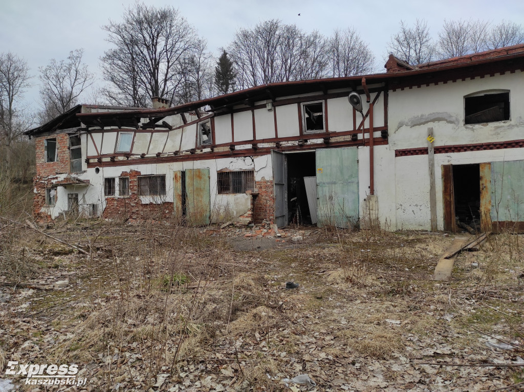 Niszczejący budynek starego browaru w Kartuzach