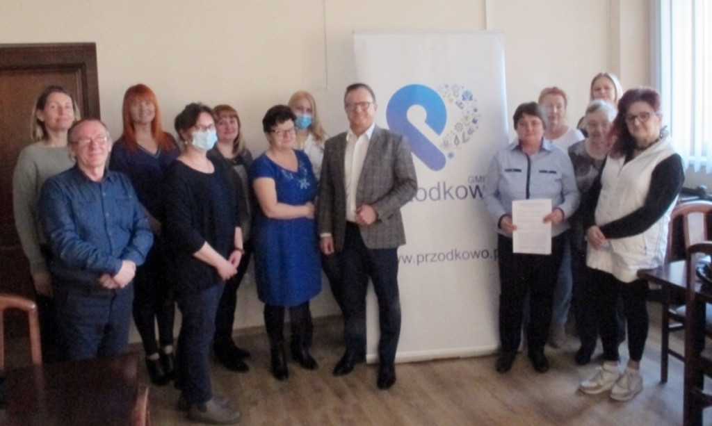 Przodkowo. Podpisanie umów z przedst. NGO