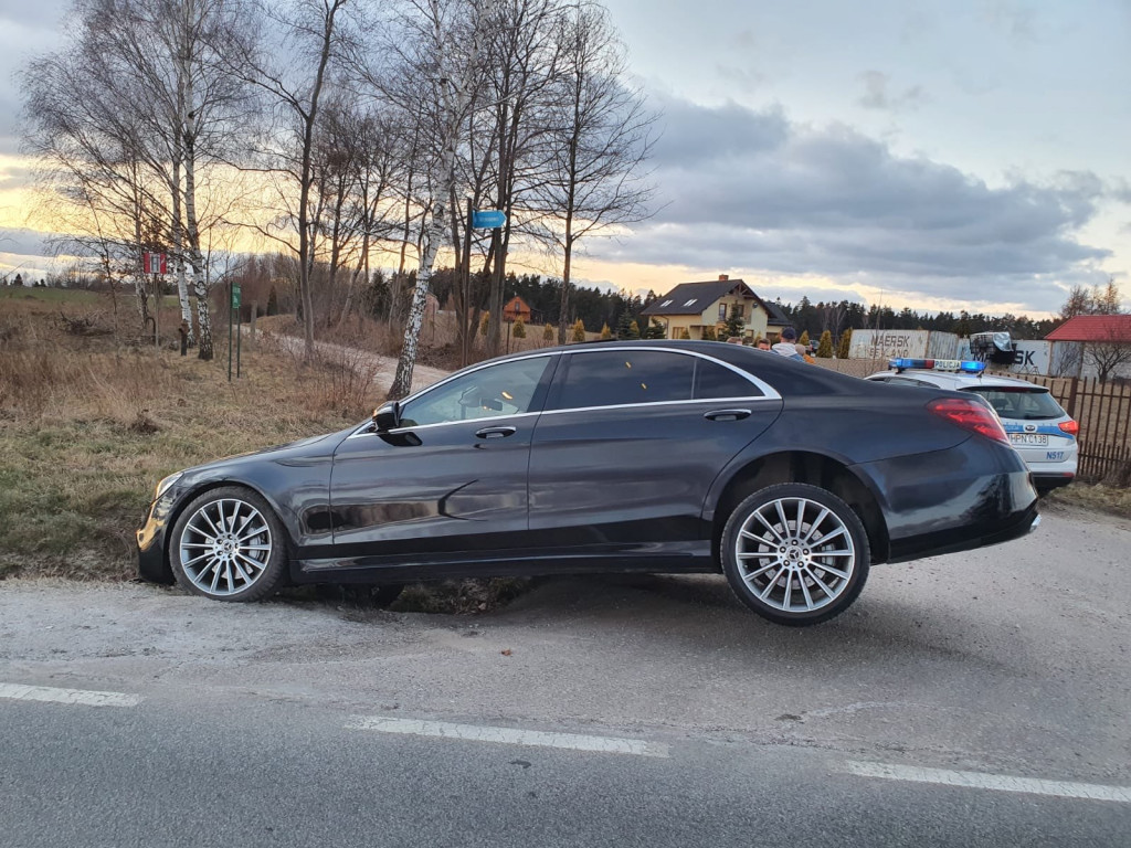 Kolizja luksusowego mercedesa w Borczu