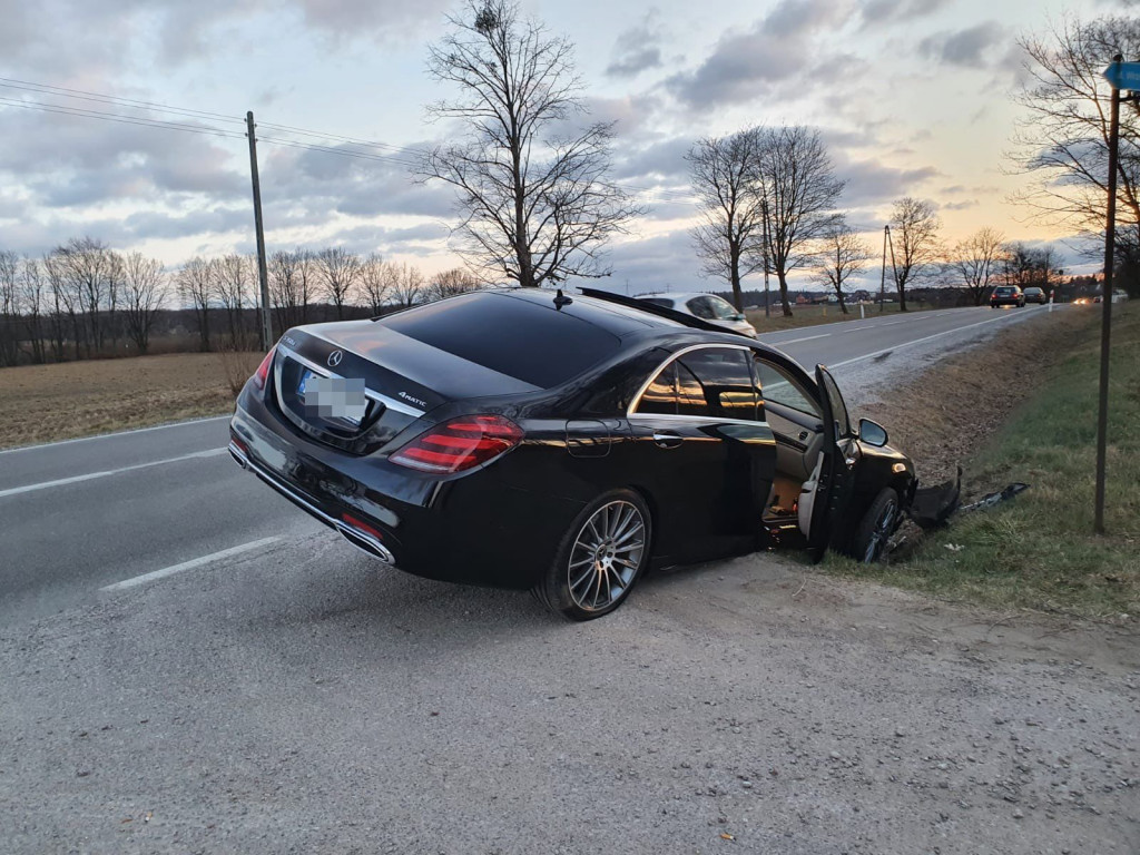 Kolizja luksusowego mercedesa w Borczu