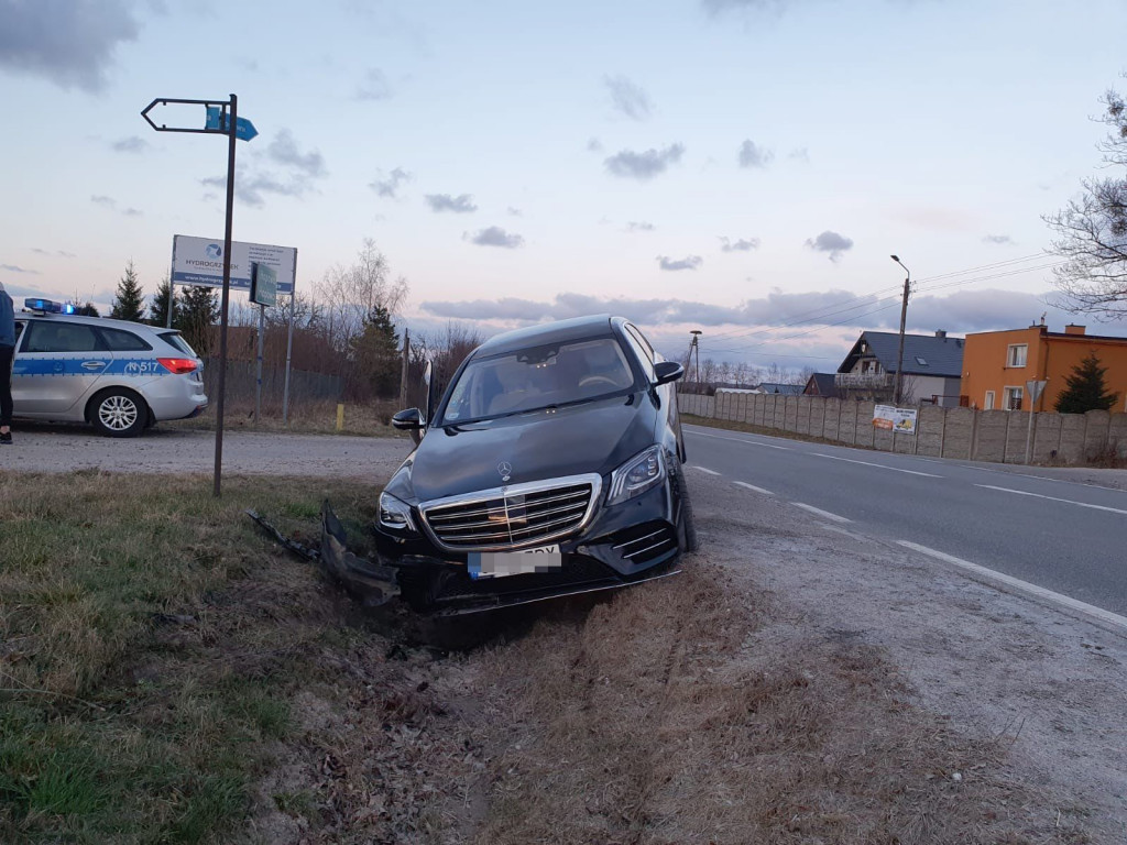 Kolizja luksusowego mercedesa w Borczu