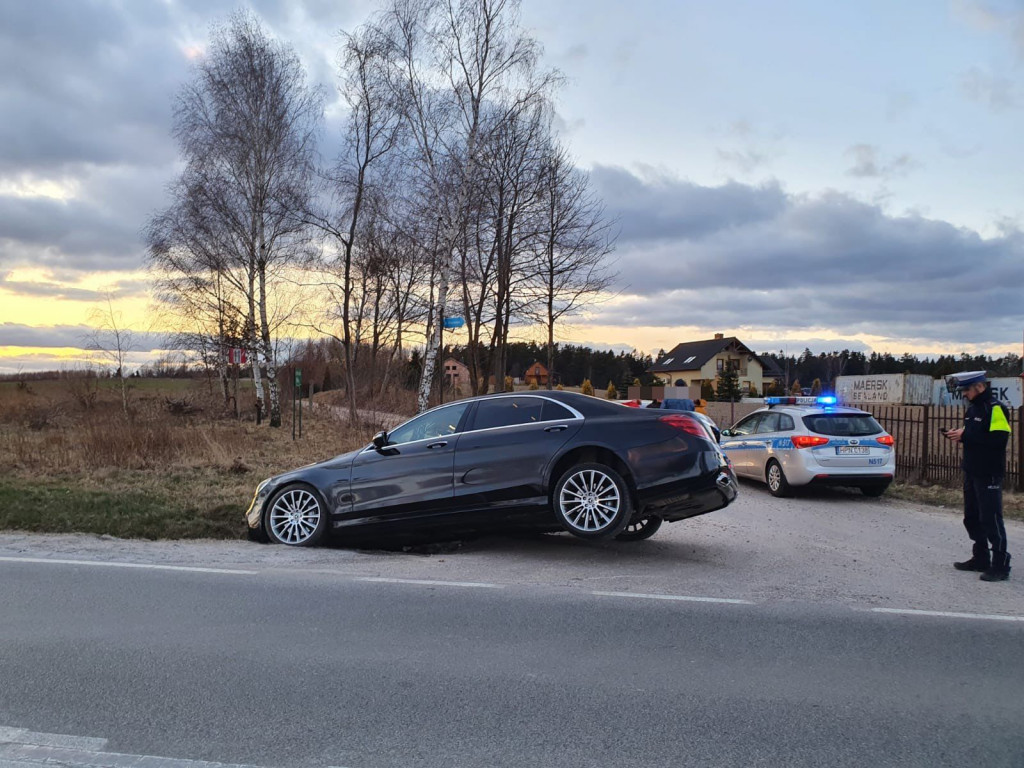 Kolizja luksusowego mercedesa w Borczu