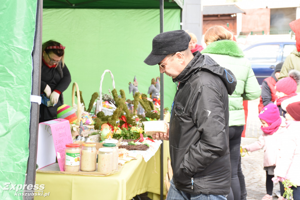 Kiermasz wielkanocny w Sierakowicach