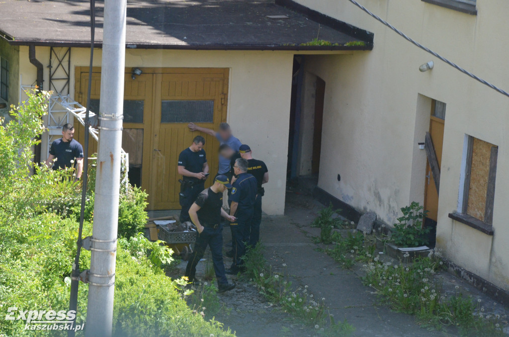 Akcja policji i Straży Miejskiej w opuszczonym budynku