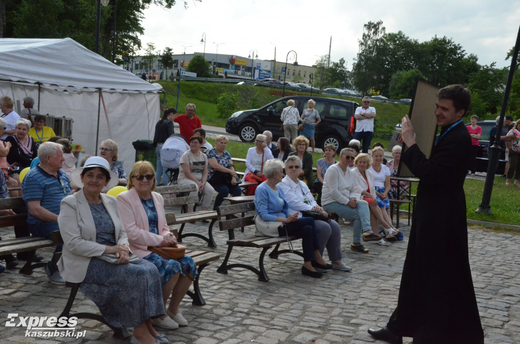 Festyn dla hospicjum przy kolegiacie