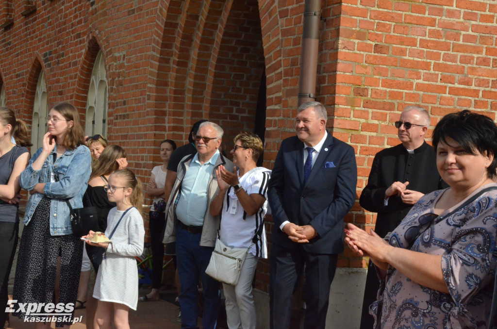 Festyn dla hospicjum przy kolegiacie