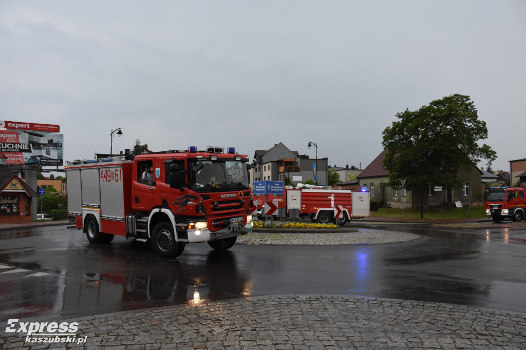 Wyjazd strażaków do akcji gaśniczej w Kamieńcu