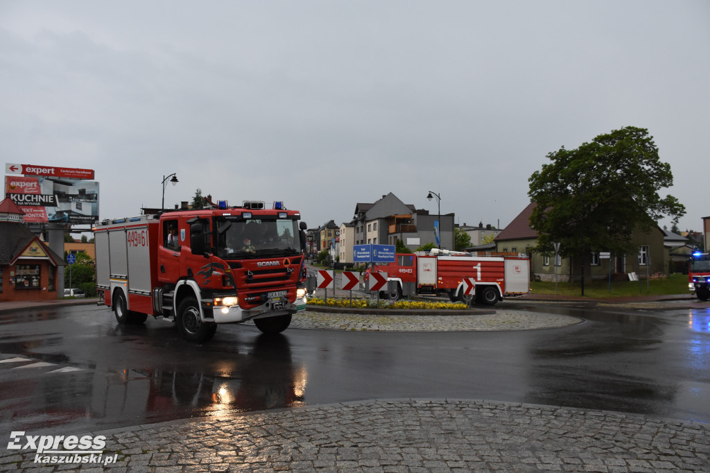 Wyjazd strażaków do akcji gaśniczej w Kamieńcu