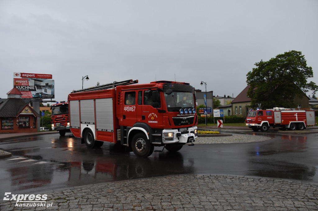 Wyjazd strażaków do akcji gaśniczej w Kamieńcu