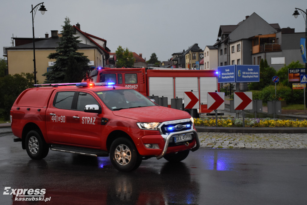 Wyjazd strażaków do akcji gaśniczej w Kamieńcu