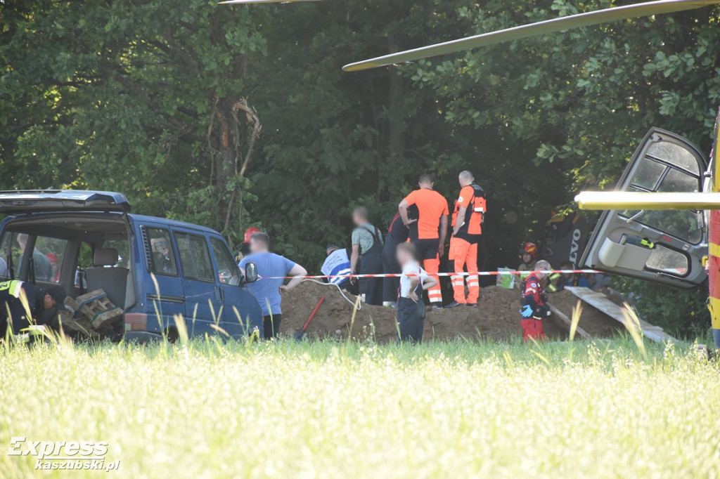 Mężczyzna przysypany w wykopie w Leszczynkach