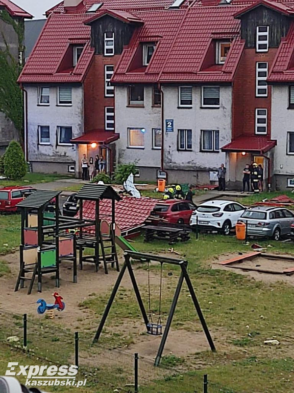 Gwałtowna burza-  zerwane dachy, połamane drzewa
