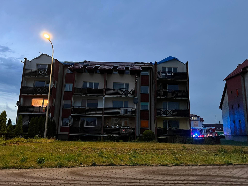 Gwałtowna burza-  zerwane dachy, połamane drzewa