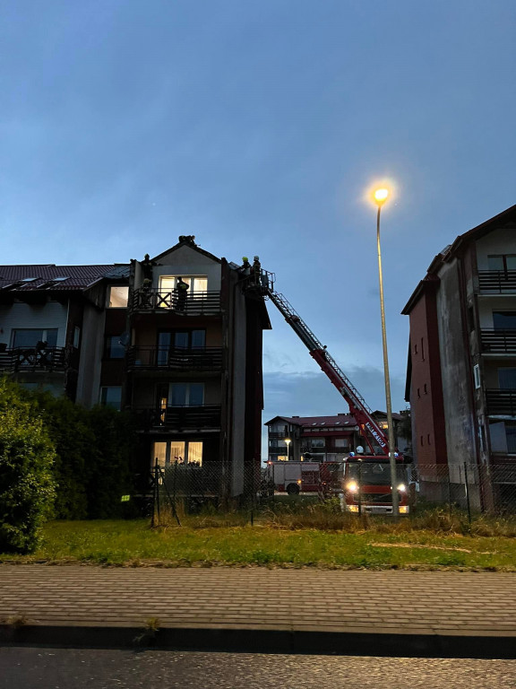 Gwałtowna burza-  zerwane dachy, połamane drzewa