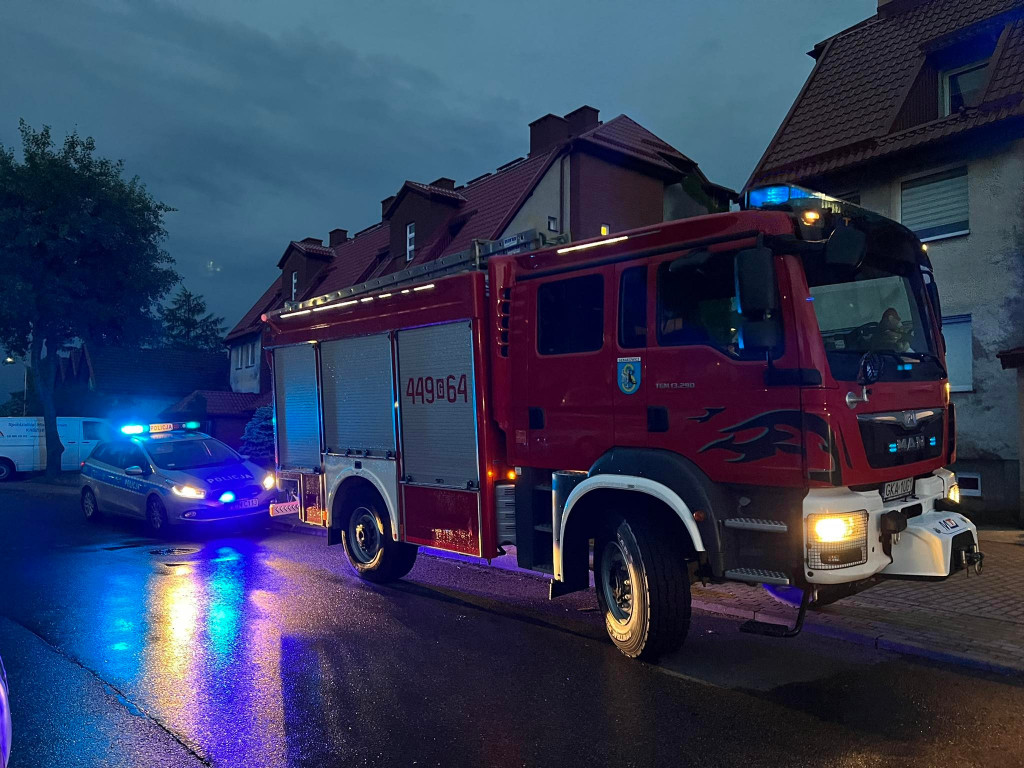 Gwałtowna burza-  zerwane dachy, połamane drzewa