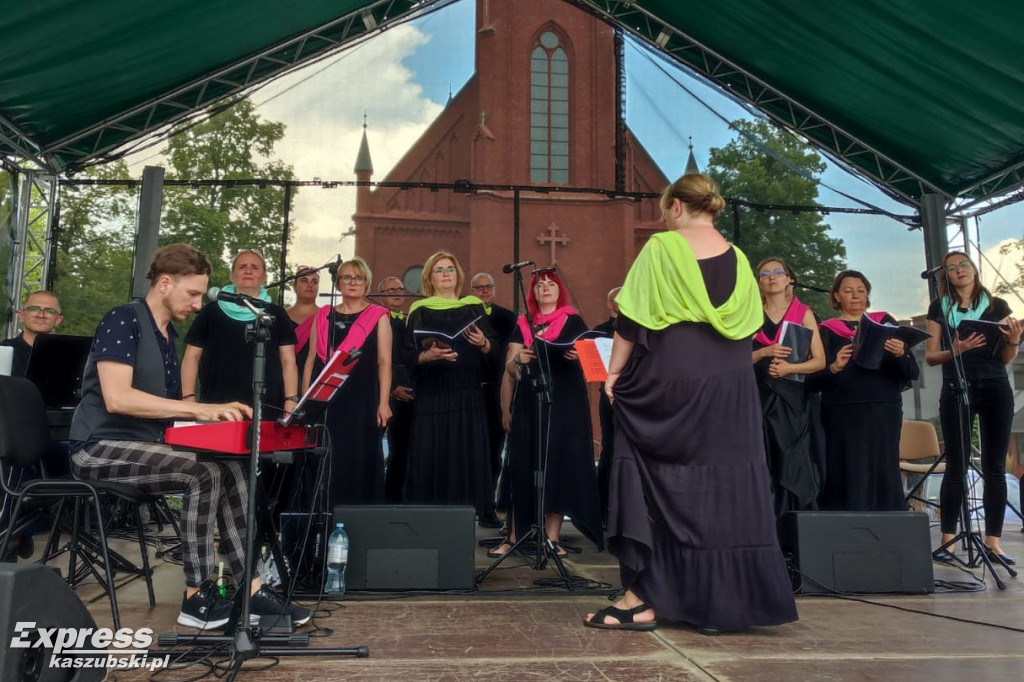 Koncert gospel na Rynku w Kartuzach