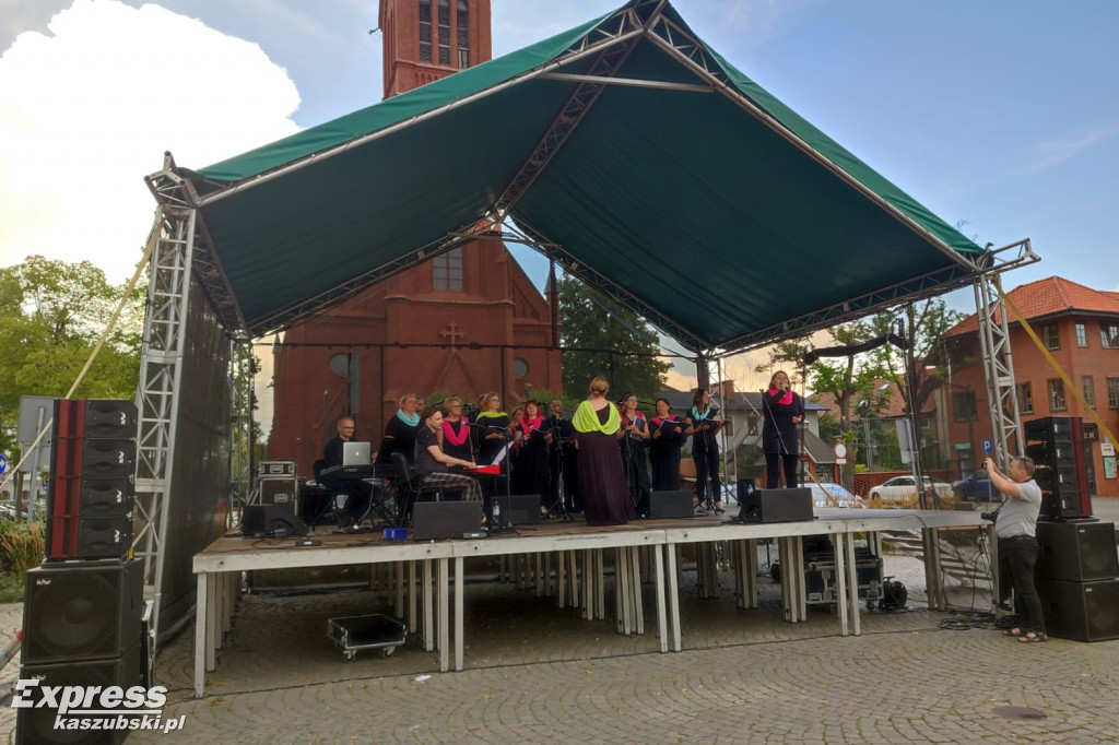 Koncert gospel na Rynku w Kartuzach