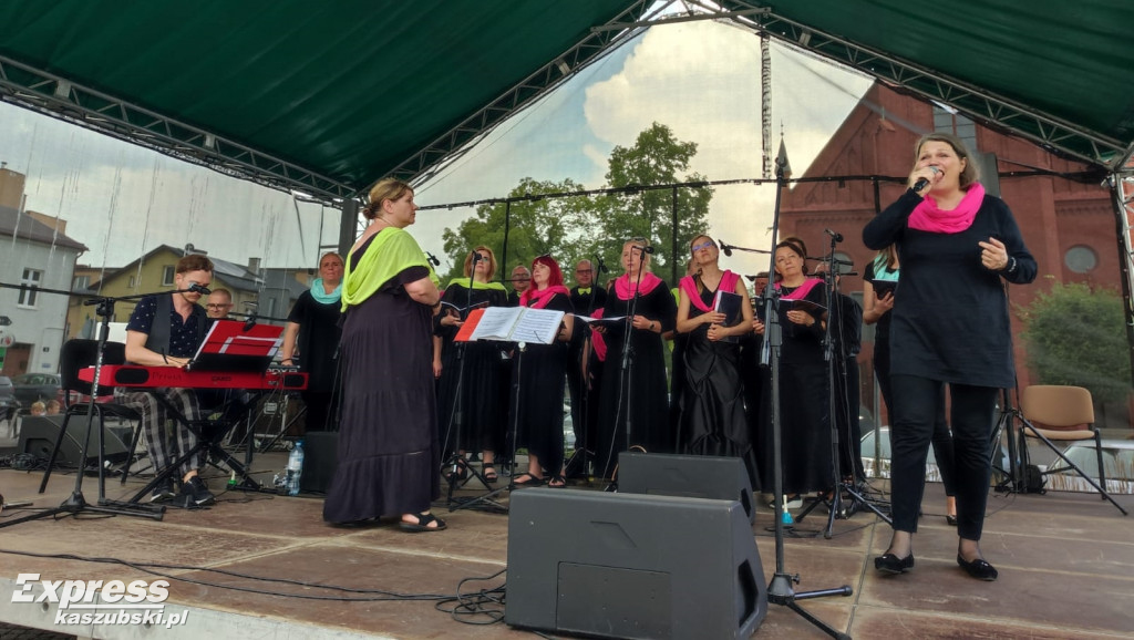 Koncert gospel na Rynku w Kartuzach