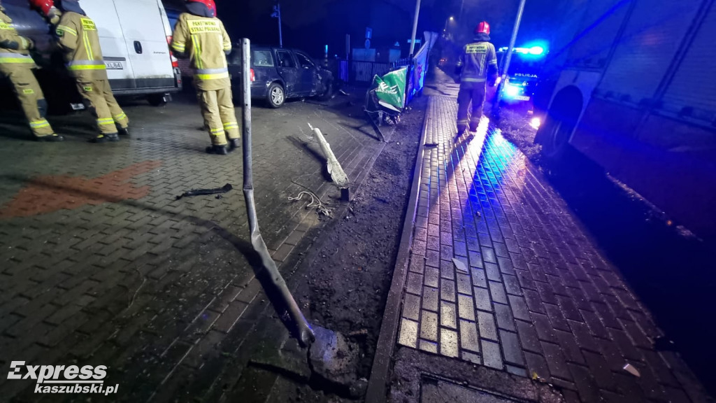Samochód uderzył w sklep w Kartuzach