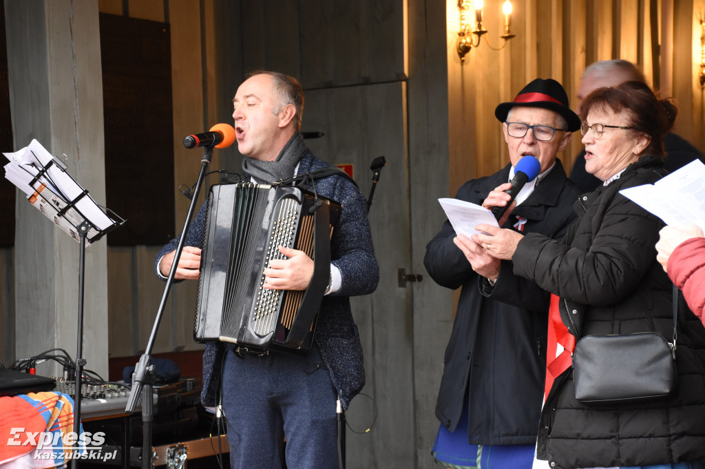 Jarmark Świętomarciński i polonez w Sierakowicach