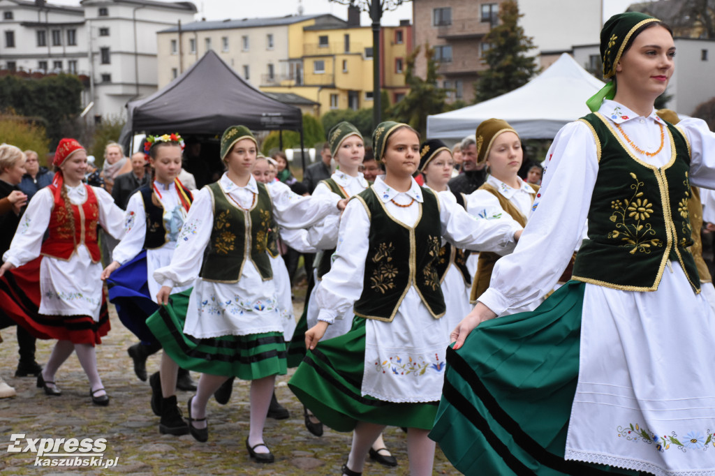 Jarmark Świętomarciński i polonez w Sierakowicach