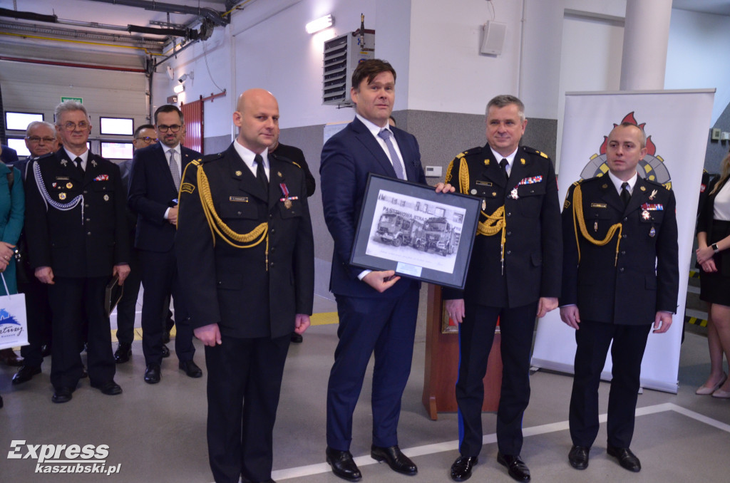Przekazanie nowego auta KP PSP w Kartuzach