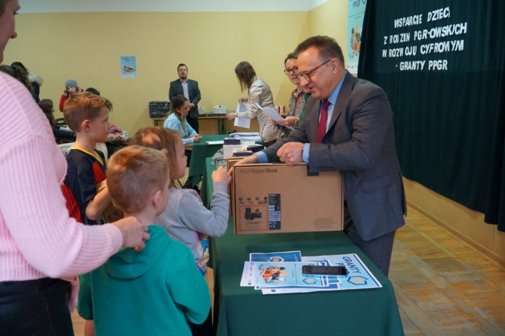 Przodkowo. Laptopy dla potomków pracowników PGR-ów
