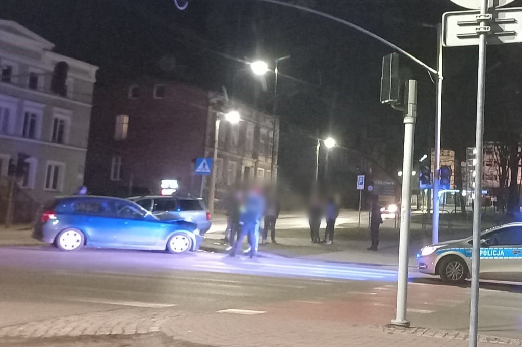 Nocna kolizja na Placu Brunona