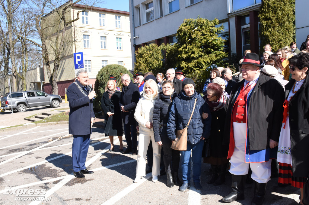 Zaśpiewali 200-lat dla Kartuz!