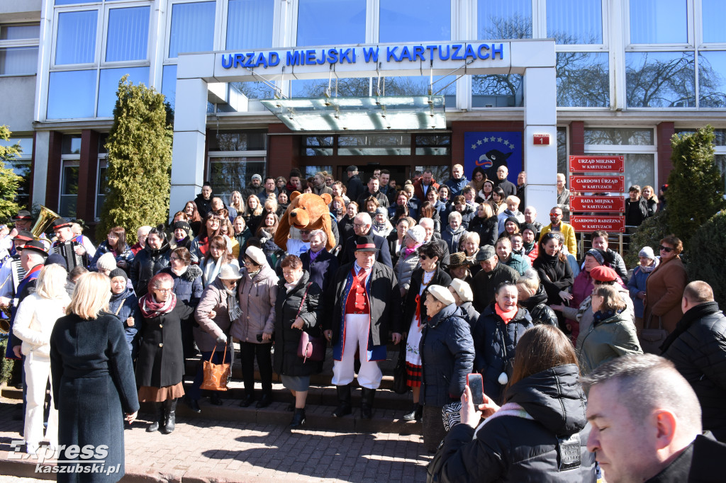 Zaśpiewali 200-lat dla Kartuz!