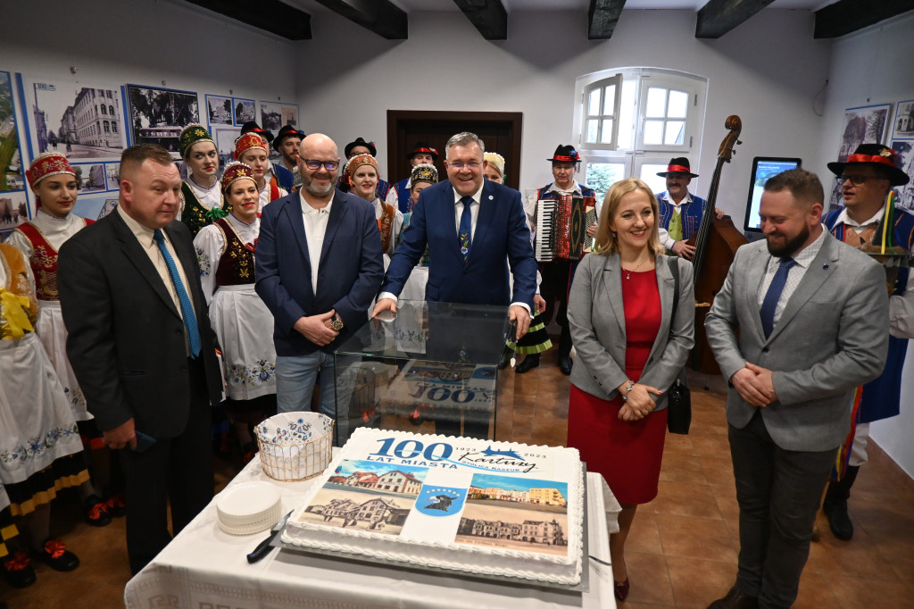 Kartuzy. Wystawa zdjęć Artura Sochy na 100-lecie