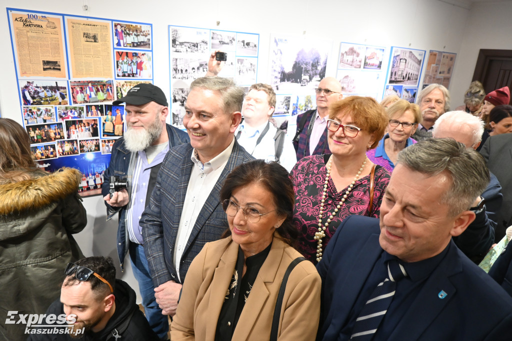 Kartuzy. Wystawa zdjęć Artura Sochy na 100-lecie